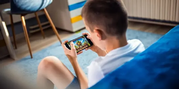 El abuso de pantallas en la infancia crea el autismo digital