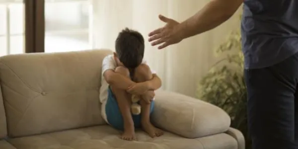 Irritabilidad o llanto inesperado, no querer ir al colegio... son señales de que el niño podría estar siendo acosado   