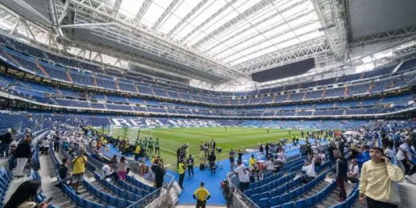 Prolegómenos de un partido de fútbol en el Santiago Bernabéu 
