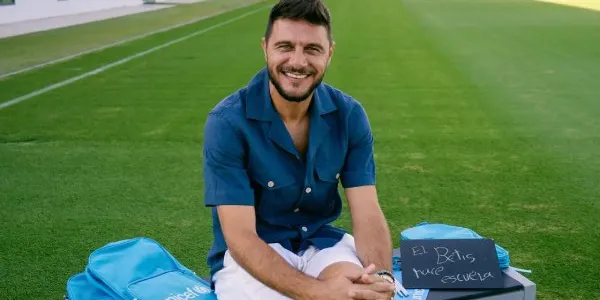 Joaquín Sánchez presenta la campaña "El Betis hace escuela"
