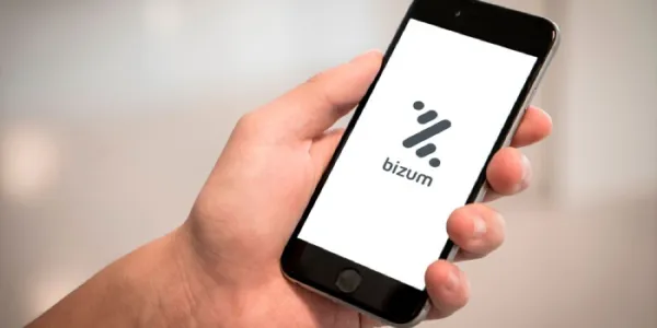 Móvil con la aplicación de Bizum