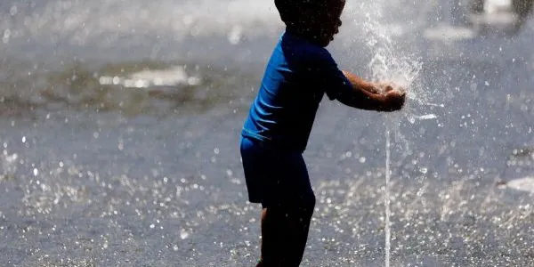 El calor extremo afecta al desarrollo de los niños pequeños
