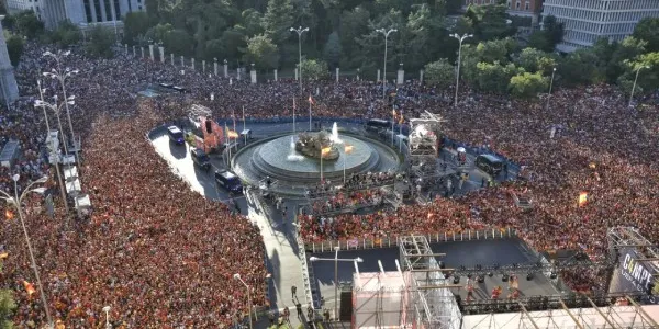 Archivo - Imagen área de la plaza de Cibeles durante la celebración por la victoria de España en la Eurocopa 2024
