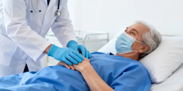 Paciente ingresado junto a un doctor