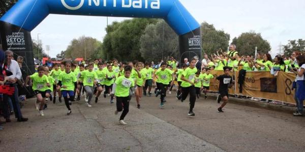 Carrera Solidaria contra el cáncer infantil en Sevilla