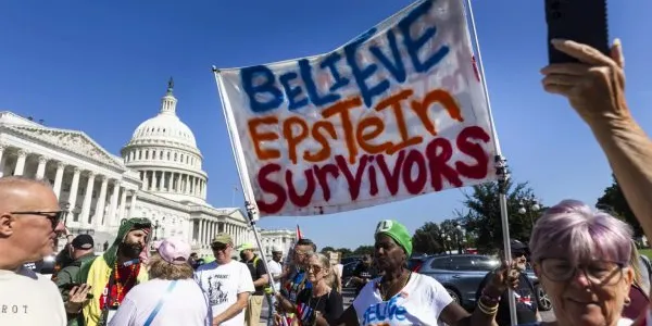 Manifestación en apoyo a las víctimas del caso Epstein