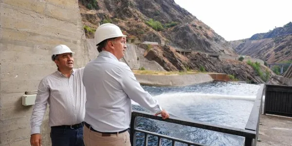 El consejero visita el embalse de El Tazar