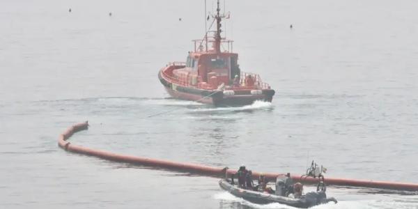 Barreras de contención en aguas de Ceuta