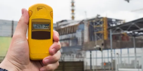 Medición con radiómetro de la radiación junto al cuarto reactor de Chernóbil 