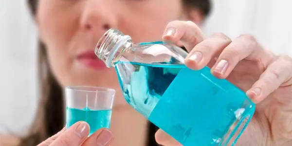 Los expertos advierten del uso de los colutorios buscales