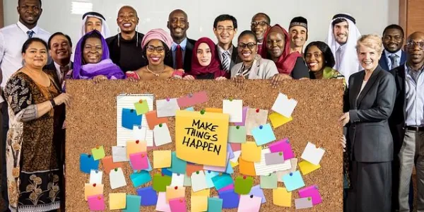 Grupo diverso de gente en una empresa