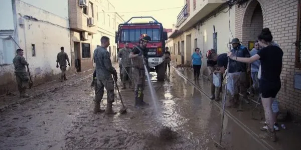 La UME realiza labores de limpieza en la provincia de Valencia | Foto de la UME 