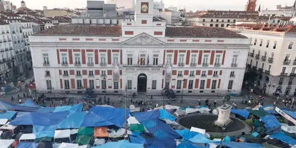 Vista aérea de las tiendas en la Puerta del Sol, este martes. 