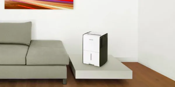Deshumidificador en salón de una casa