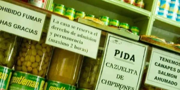 Cartel derecho de admisión
