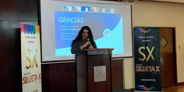 Foto de Diane Rodríguez, presidenta de la organización Silueta X, en la presentación del informe 'Diversas identidades de género e implicaciones para el Registro Civil y las Estadísticas Vitales (CRVS)', en Quito. 