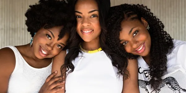 Tres mujeres de raza negra