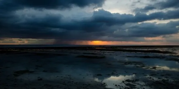 Puesta de sol en el océano / Green Globe