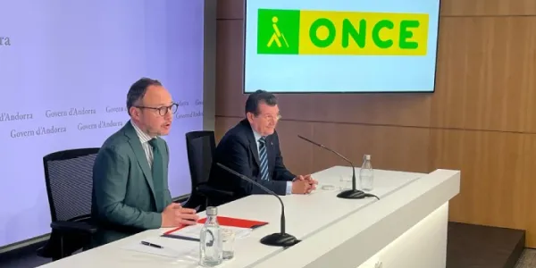Xavier Espot y Ángel Sánchez, durante la presentación de los acuerdos