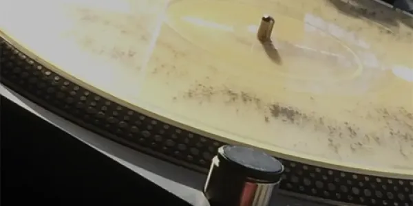Discos de vinilo y cenizas de seres queridos
