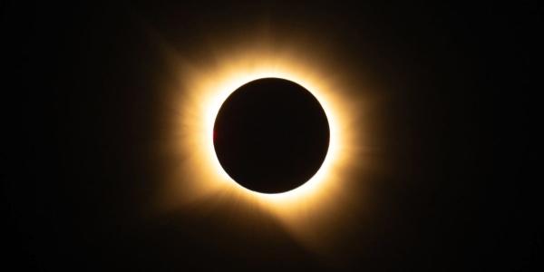 Corona solar en el instante del eclipse total en España