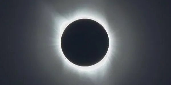 Otro eclipse total captado por Sánchez con una cámara especial