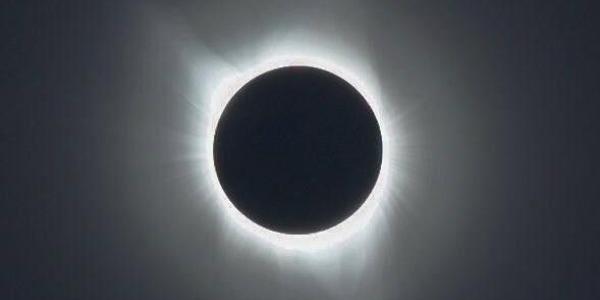 Otro eclipse total captado por Sánchez con una cámara especial