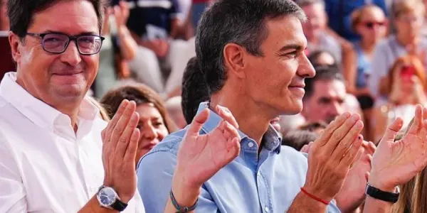 El presidente del Gobierno, Pedro Sánchez, y el ministro Óscar López, en un acto en Getafe.