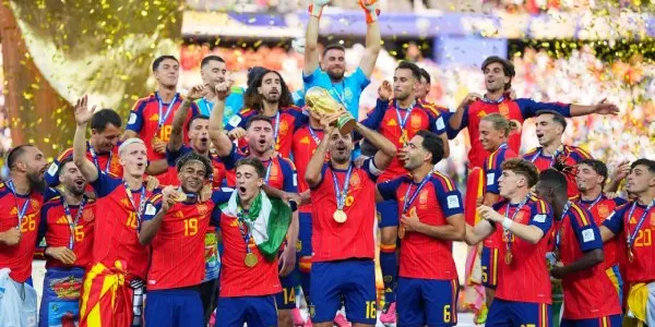 Los jugadores de la selección española celebran la Copa del Mundo.