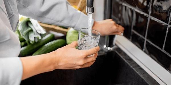 La sociedad confía en beber agua del grifo