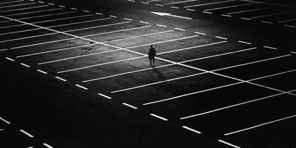 Espacios de parking en un aeropuerto