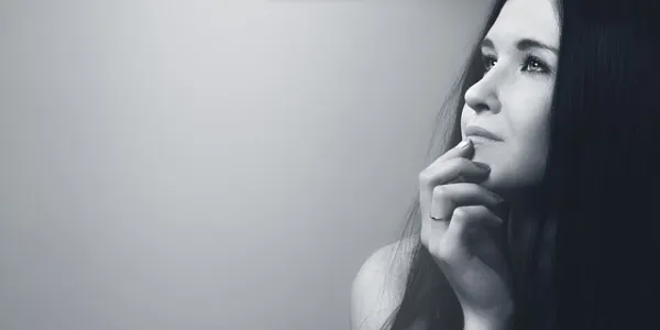 Chica de perfil