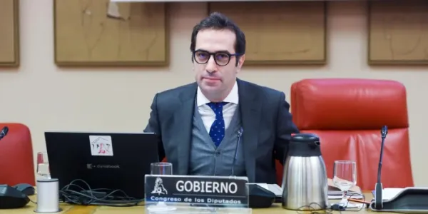 El ministro de Economía, Comercio y Empresa, Carlos Cuerpo, comparece ante la Comisión de Economía, Comercio y Transformación Digital en el Congreso. 
