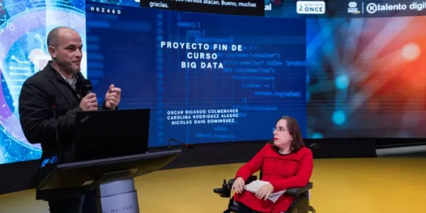 Presentación de un trabajo de fin de curso en Por Talento Digital