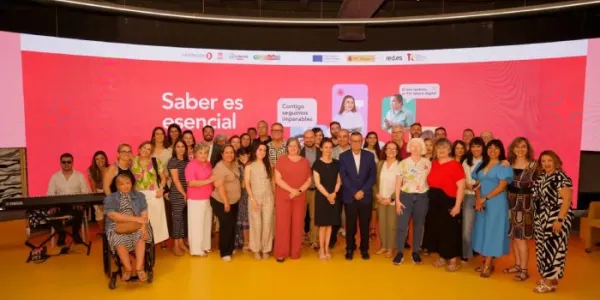 Foto de familia de la presentación del final del proyecto Esenciales de Fundación ONCE.