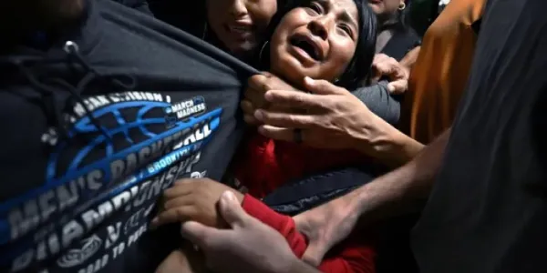 Una madre y unos niños desesperados tras la detención del padre de familia