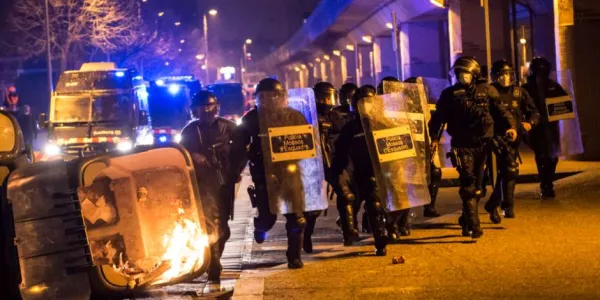 Agentes de los Mossos durante los disturbios por Hasél / Lapoliticaonline.com