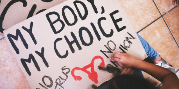 Cartel de una manifestación a favor del aborto