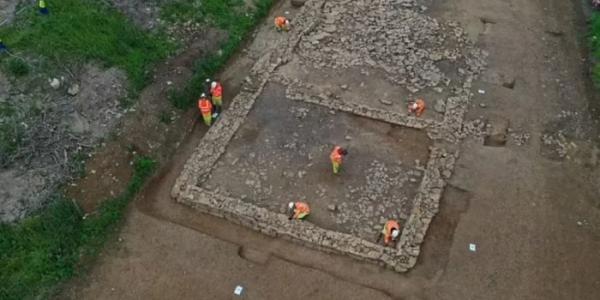 Descubren una 'estación de servicio' de hace casi 2.000 años: estaba junto a una calzada romana y preparaban comida a los viajerosImagen de la excavación en Gloucester