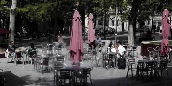 Los hosteleros protestan en Cibeles por las medidas anticovid