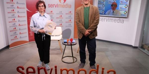 Pilar Villarino, Gregorio Saravia y Luis Vañó, durante el diálogo