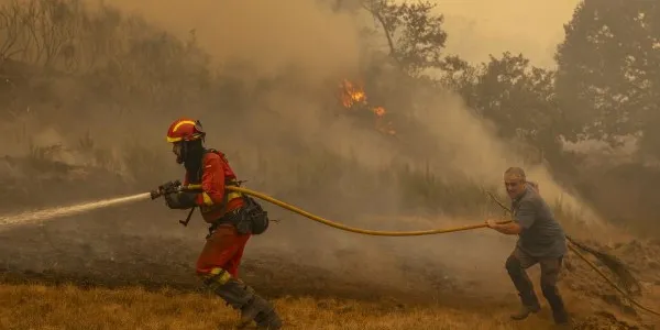 Incendio forestal en Orense en 2025