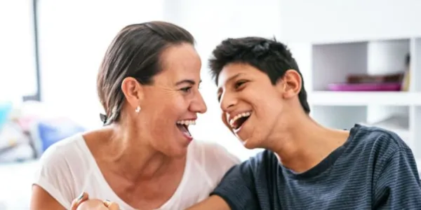 Dos personas con discapacidad intelectual