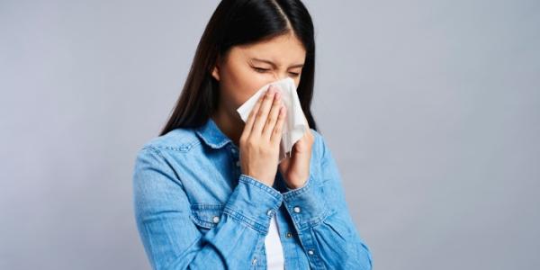 Mujer con alergias