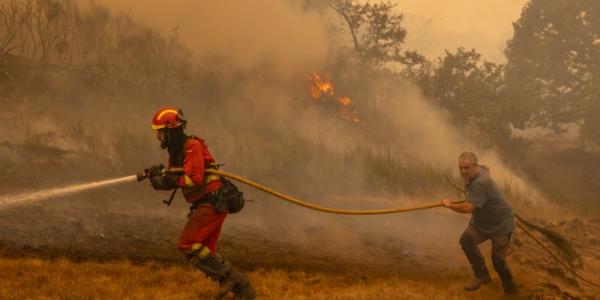 Incendio forestal en Orense en 2025 