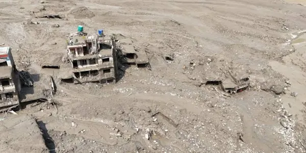 Inundaciones en Nepal y China