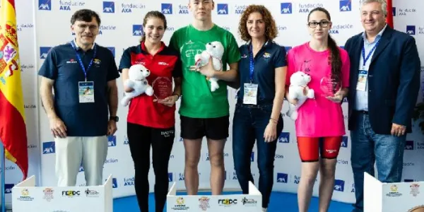 Podio con los tres primeros del campeonato 