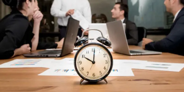 Imagen de un reloj simulando la jornada laboral