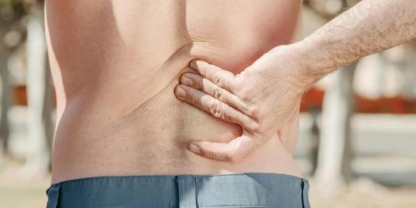 Persona con dolor lumbar