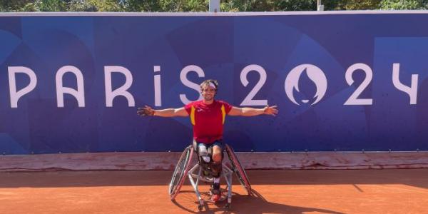 Daniel Caverzaschi, en la pista de tenis